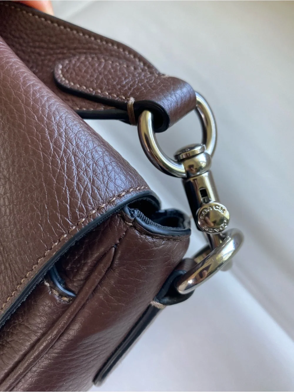 Coach Warner Messenger bag Pebbled Leather Chocolate brown